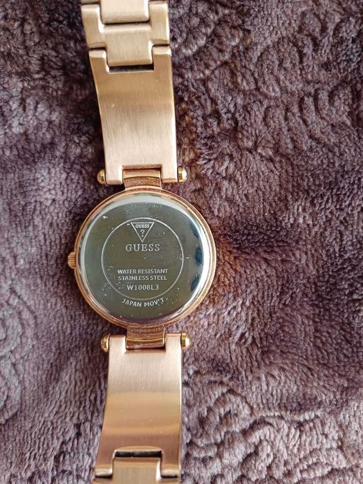 GUESS Дамски часовник - ОТЛИЧНО състояние