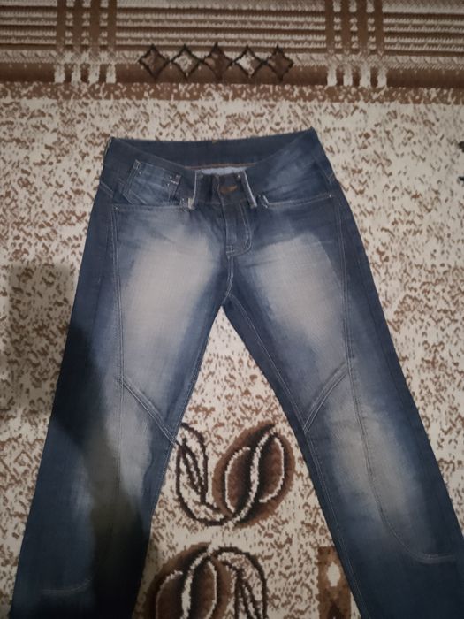 Дамски ефектни дънки.