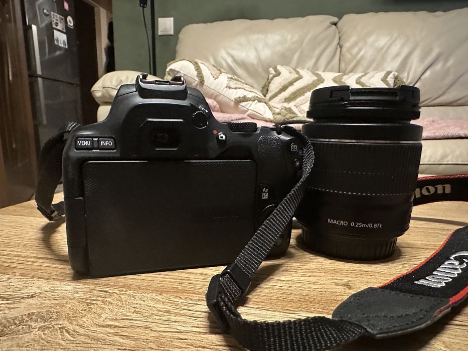 Canon eos 250D + obiectiv 18-55 mm