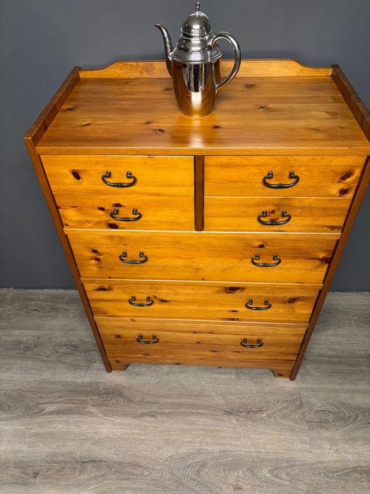 Comoda rășinoase cu sertare