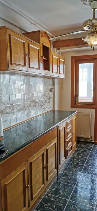 De închiriat apartament 3 camere