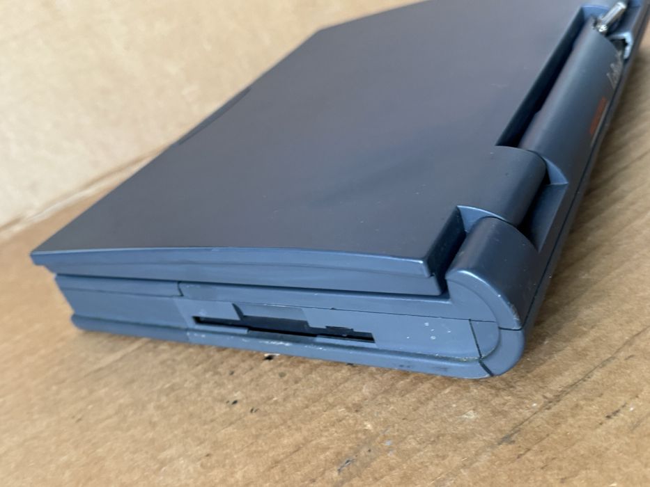 Рядък ретро лаптоп LeBook LP586-ADA , Windows 95