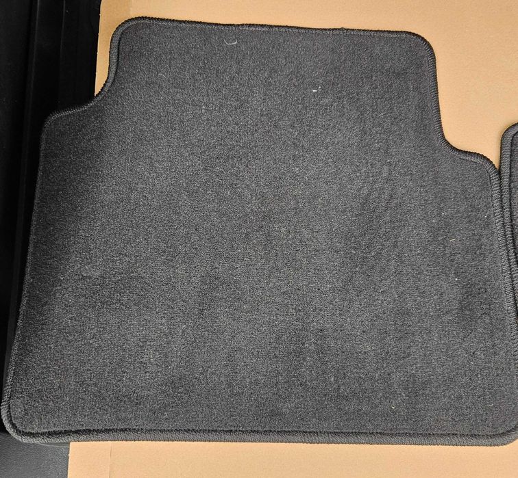 Vând preșuri textile originale Ford Kuga model 2025