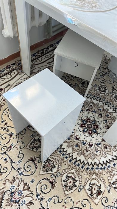 Стол стулья 10000. Мебельщик істеген