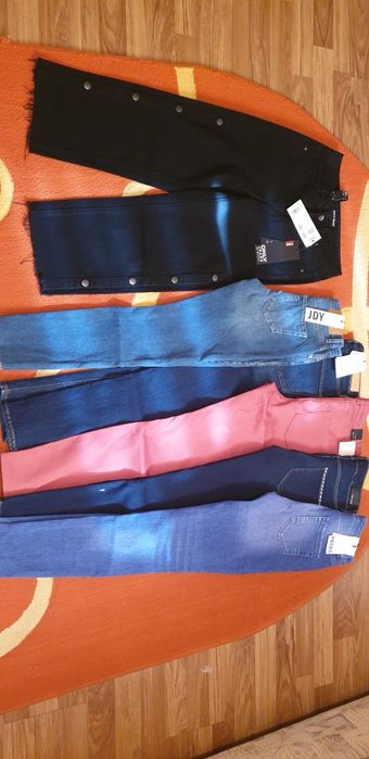 Blugi, rochii, geci, marimi regasite  XS, S, M si L.