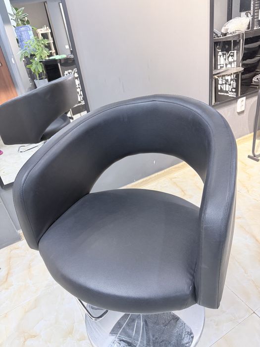 Парикмахерское кресло