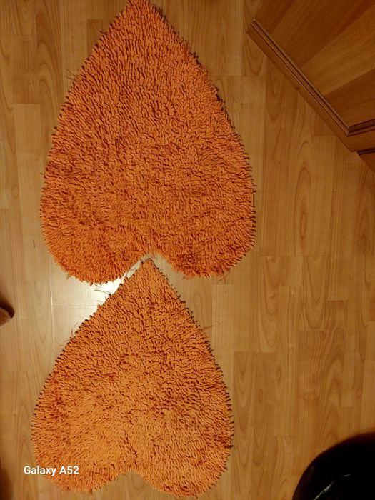 Продавам   пътеки и аксесоари за баня