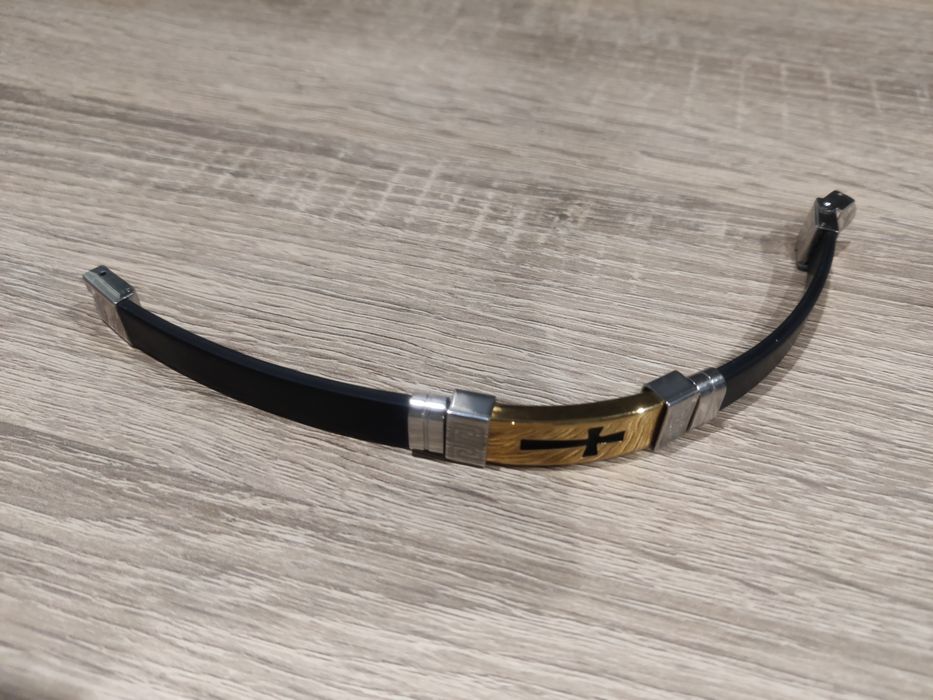 Златна гривна с кръст