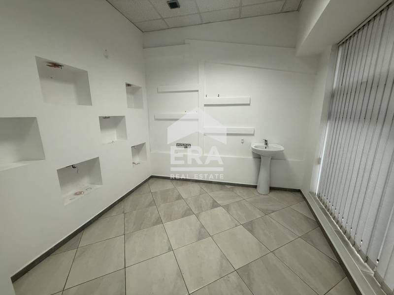 Търговско помещение/студио в жк ЛК Тракия град Варна