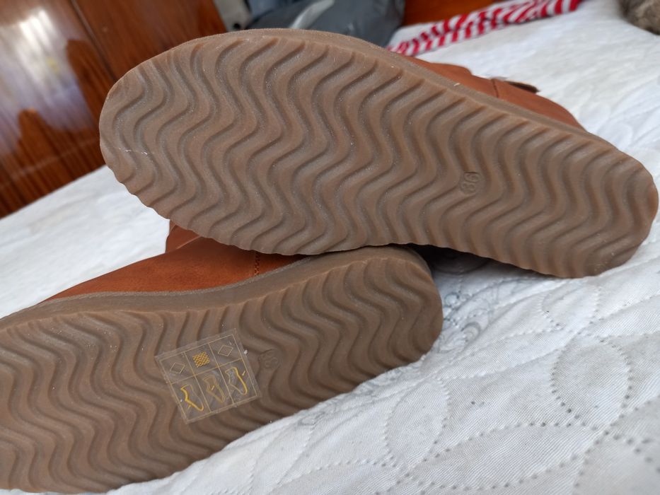 Дамски апрески номер 38 и топли ботуши номер 36