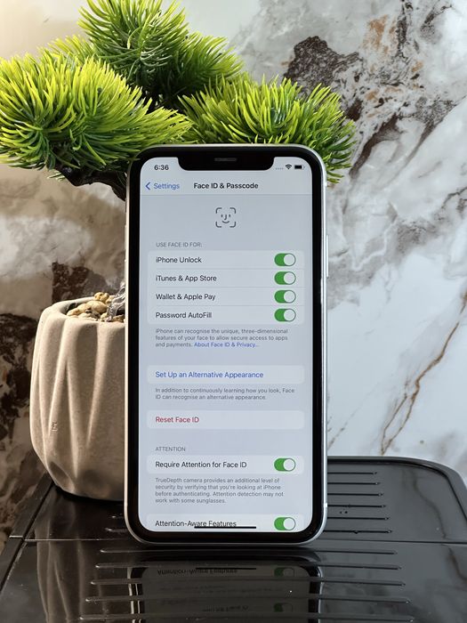 Apple iPhone XR 64GB – Бял цвят (White) – Отлично състояние