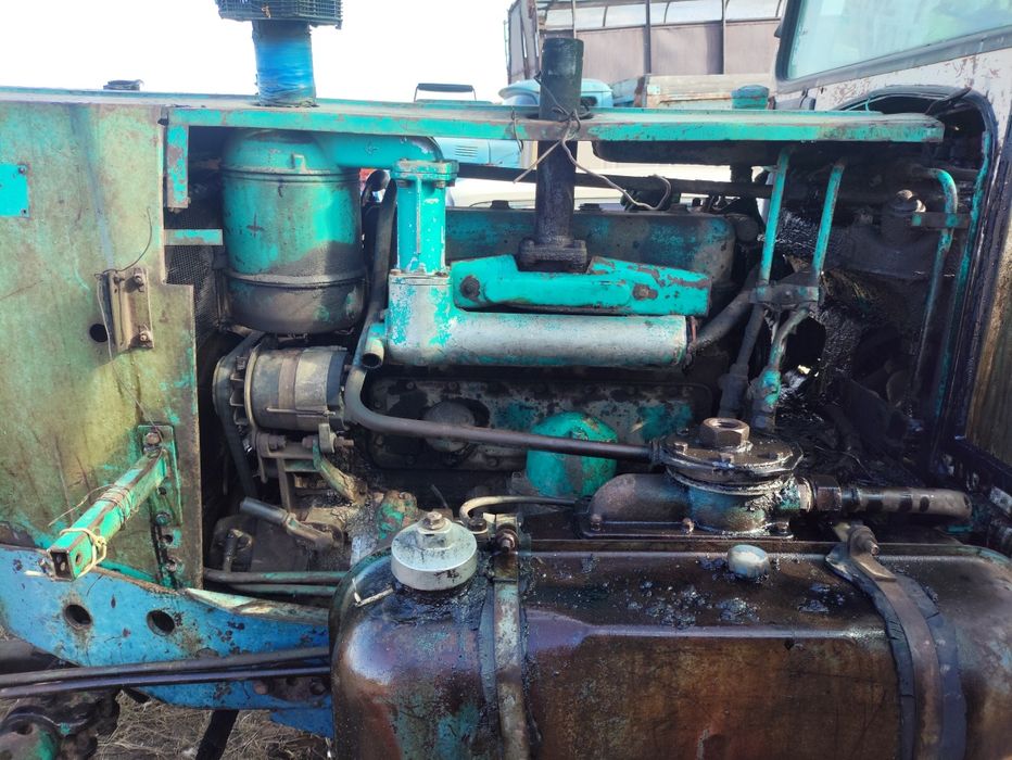 ЮМЗ-6 трактор  эксковатор