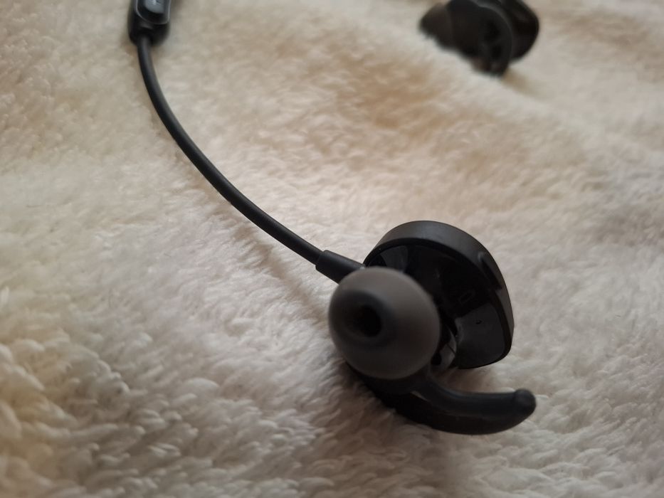 Vând căști bose ca noi