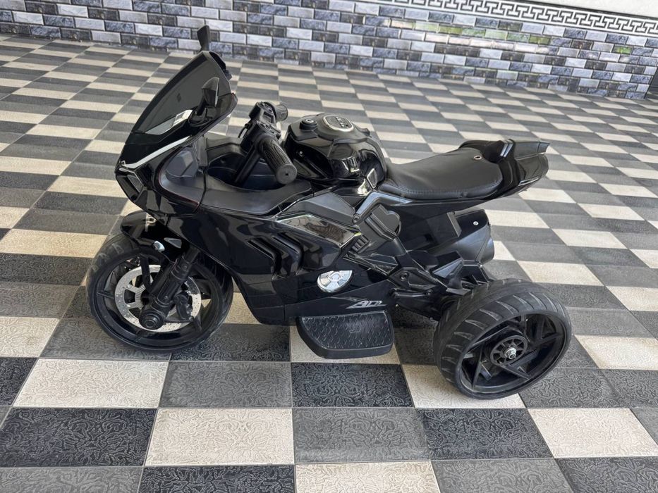 Detskiy motosikl sotiladi