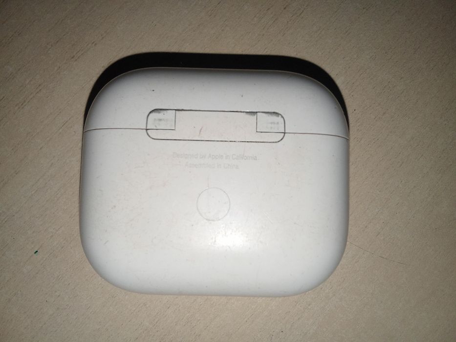 airpods 3 Б/У Оригинал с мелким дефектом