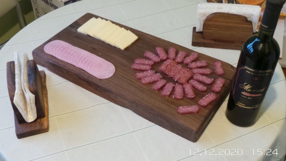 Орехови дъски за рязане и сервиране