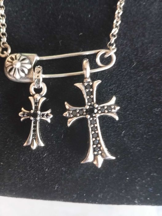 Колие Chrome Hearts - колие с два кръста инкрустирани с черен оникс