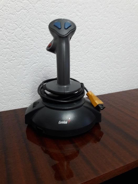 Компьютерный джойстик.