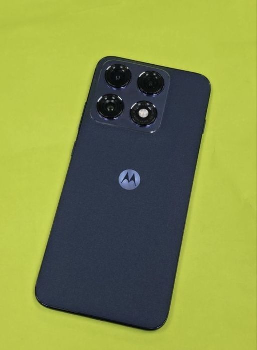 ЧИСТО НОВ 256GB Motorola Edge 70 Pro Yettel Гаранция 2029г. Blue | Син