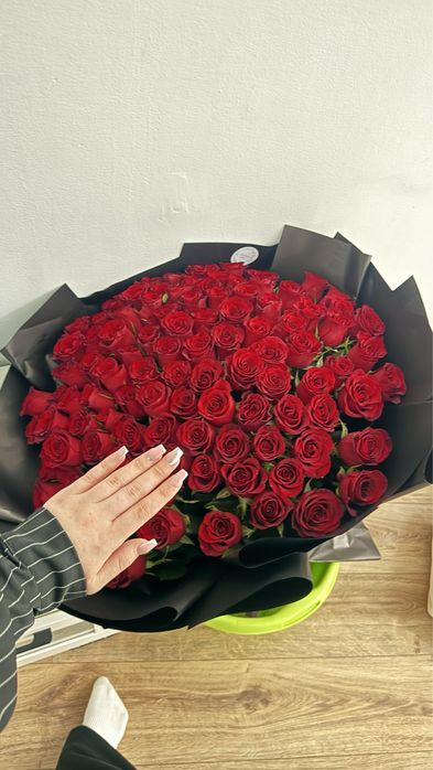 Цветы 101 роза 80 см