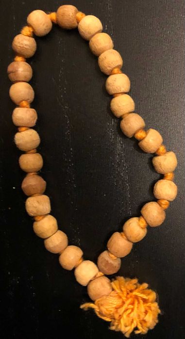 Продавам индийски броеници от рудракша, хималайски кристал и тулси