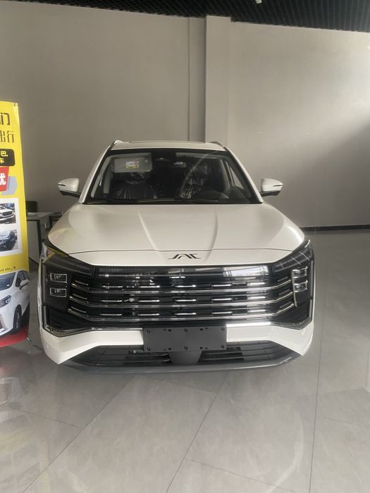 JAC JS8 крассовер