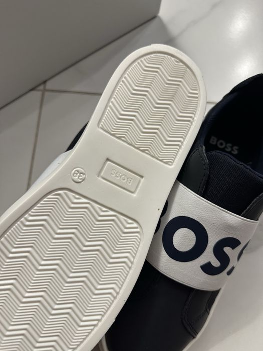 Нови оригинални спортно-елегантни обувки BOSS 38 номер