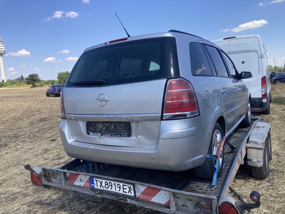 Продава се само на части Опел Зафира Б 1.9 дизел