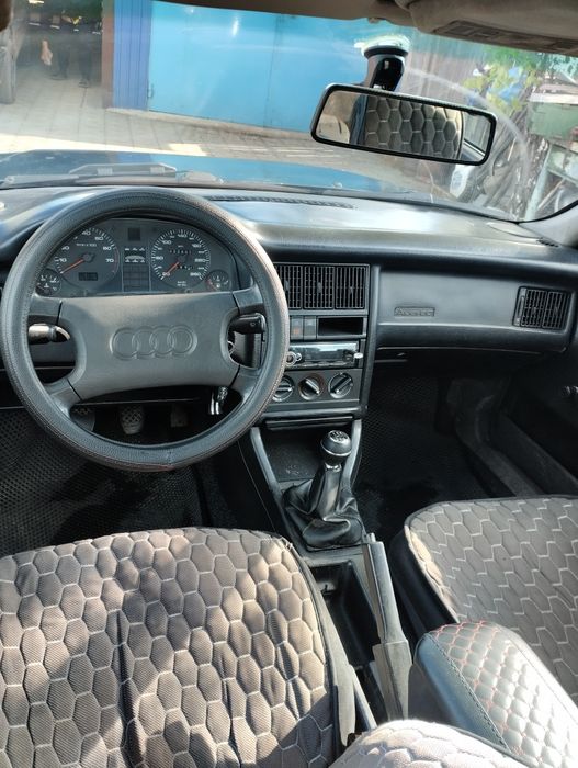 Продам Ауди Б4 1.8