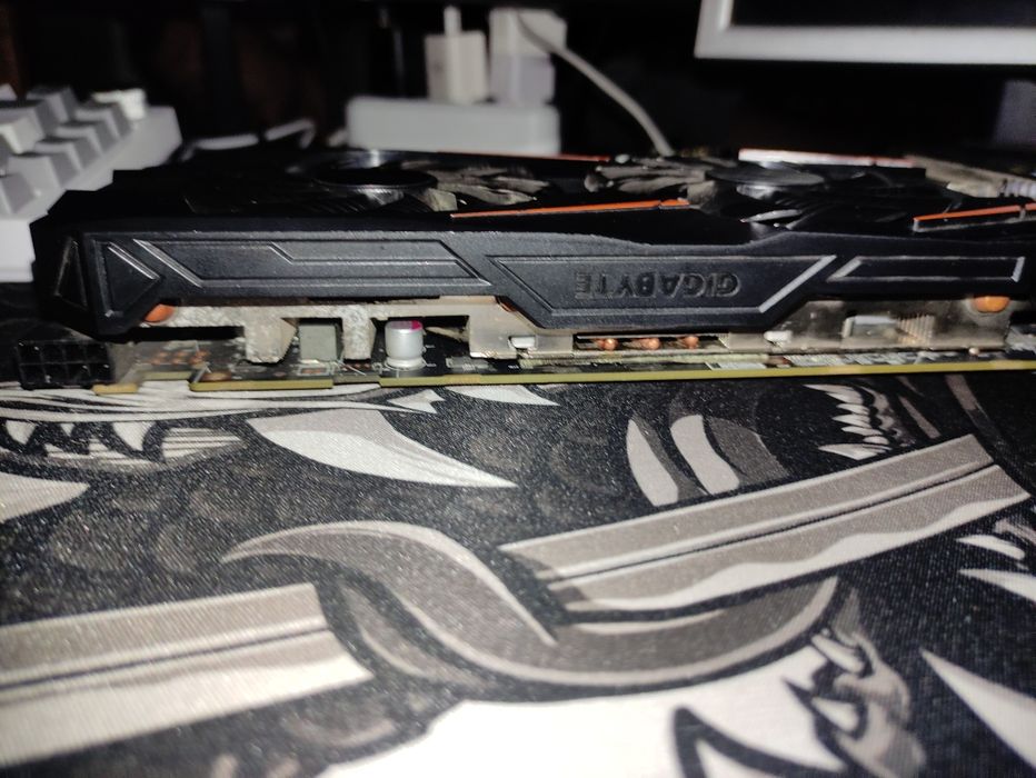Продам видеокарту GIGABYTE RX 570 8GB