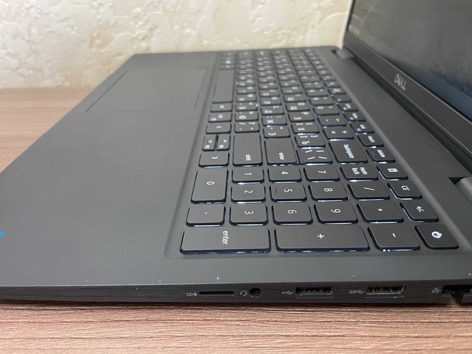Dell Latitude 3520 /Core i3-1115g/8Gb ram/256Gb ssd/intel graphics/