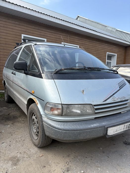 Toyota Previa-семейный минивэн