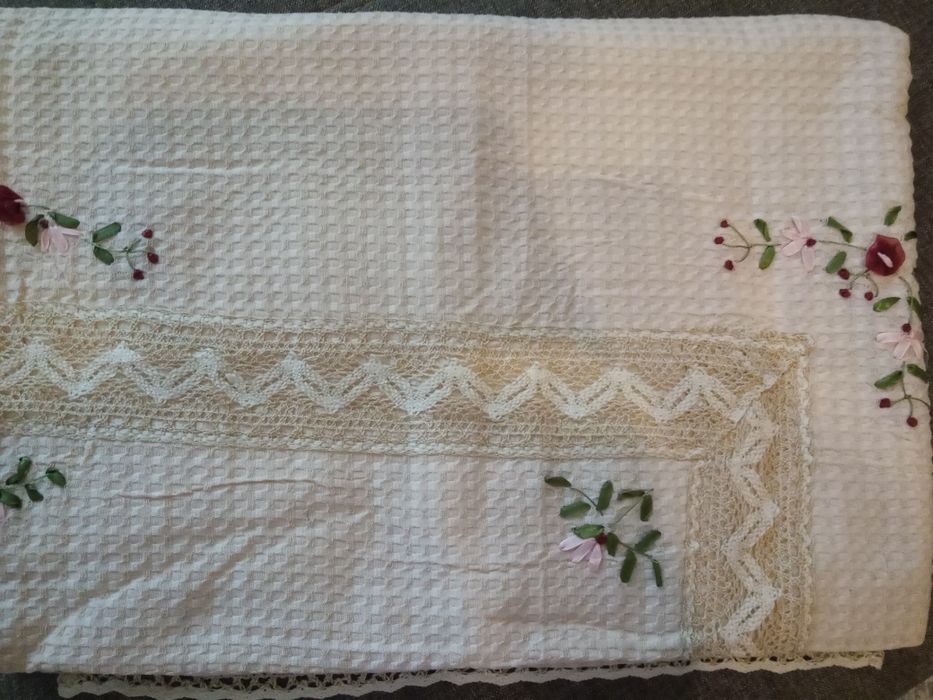 Продам красивую скатерть