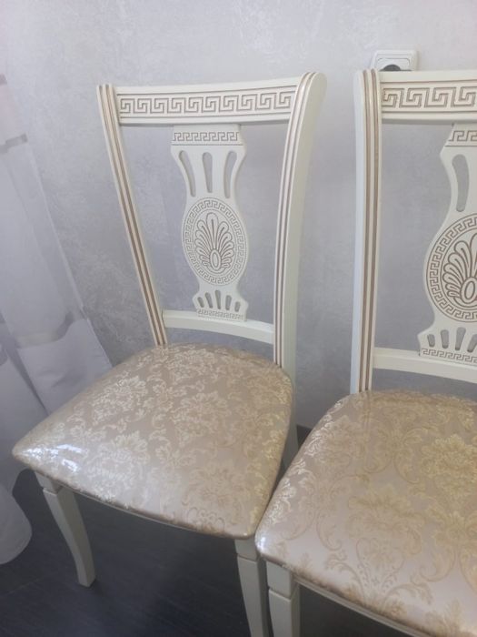 Продам стол и стулья