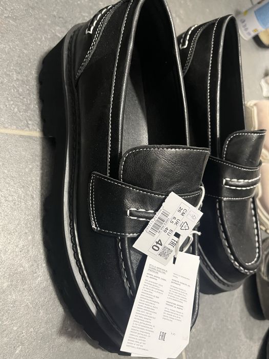 Нови черни обувки CROPP