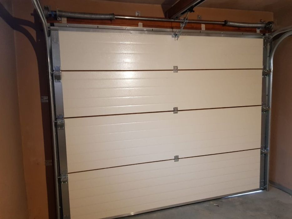 Usi de garaj Stejar Auriu