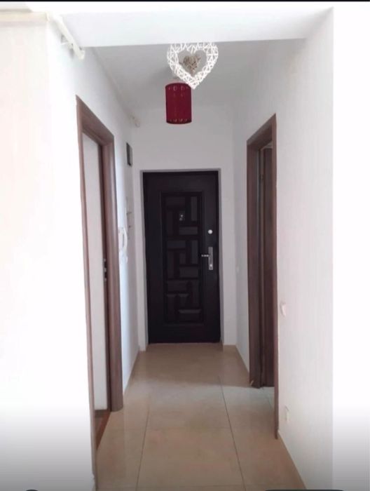 Inchiriez apartament 3 camere