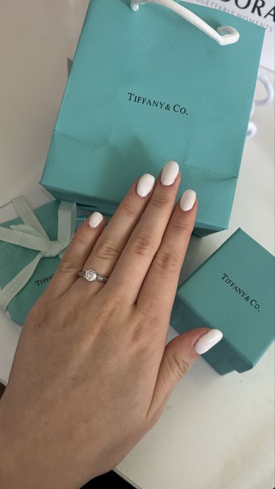 Пръстен с скъпоценен камък