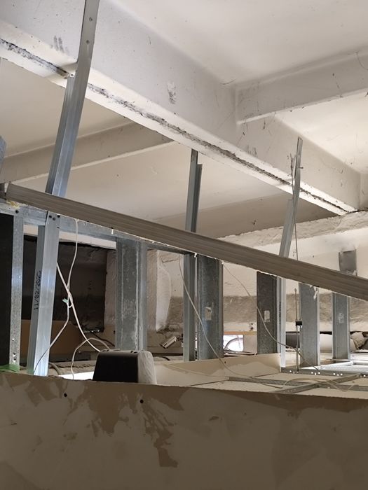 Zugrav scari bloc-apartamente-case-birouri