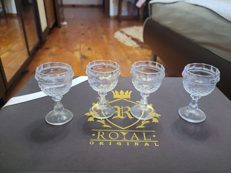 Хрустальные рюмки