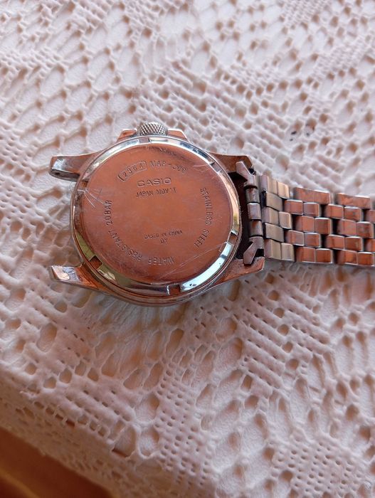 Продавам часовник