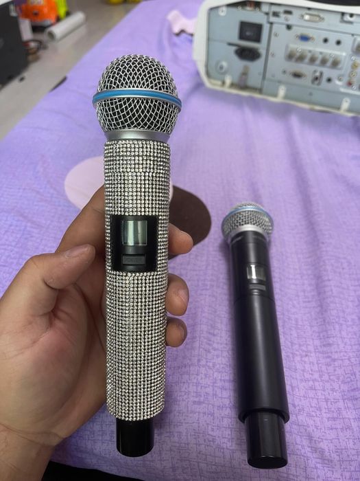 Personalizez microfoane cu pietre si autocolant gold