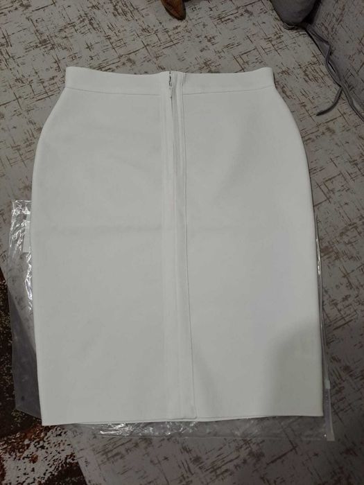 Стильная белая юбка