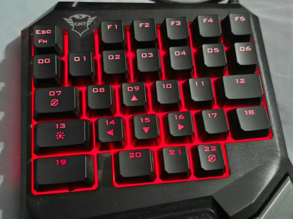 Tastatura Gaming Trust GXT 888 Assa Mecanica One-Handed Keypad RGB Iluminata USB