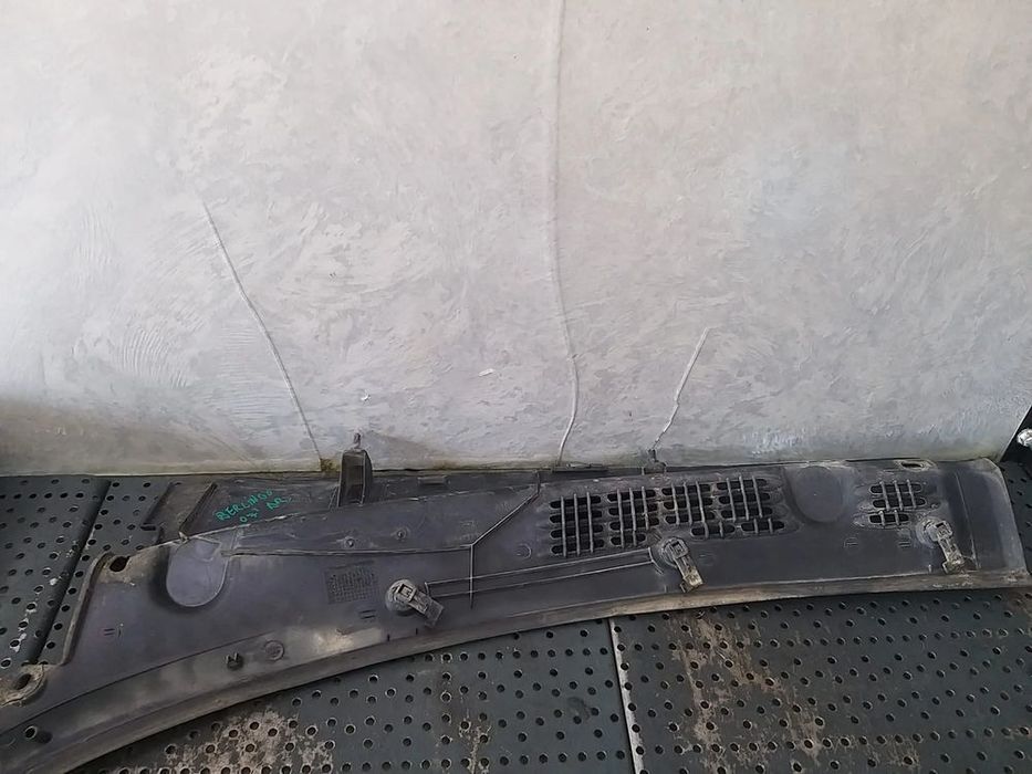 Grila stergator dreapta citroen berlingo 9642405777