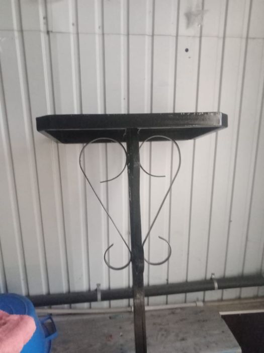 Столик на кладбище