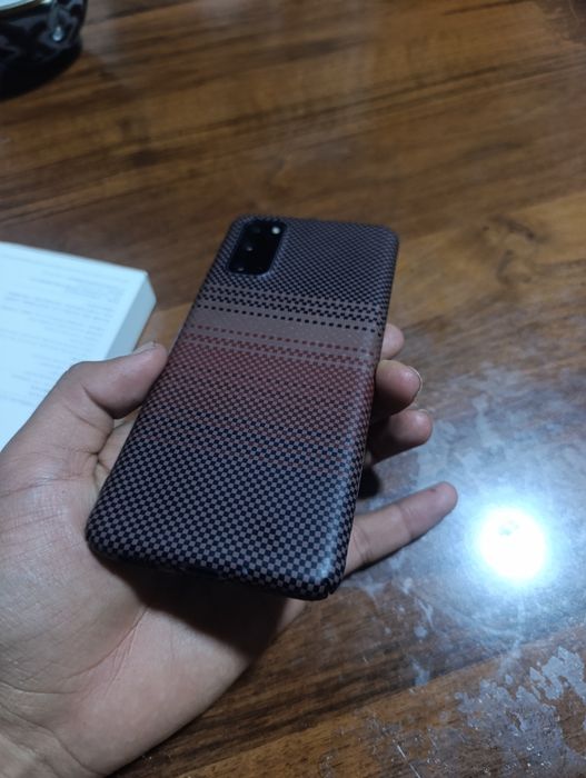 Samsung Galaxy S20 
xotirasi 8/128
holati ideal
hamma joyi zoʻr ishlay