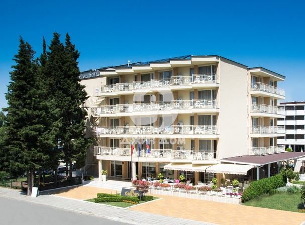 Просторен тристаен апартамент в к-с „Карлово“, к.к. Слънчев бряг