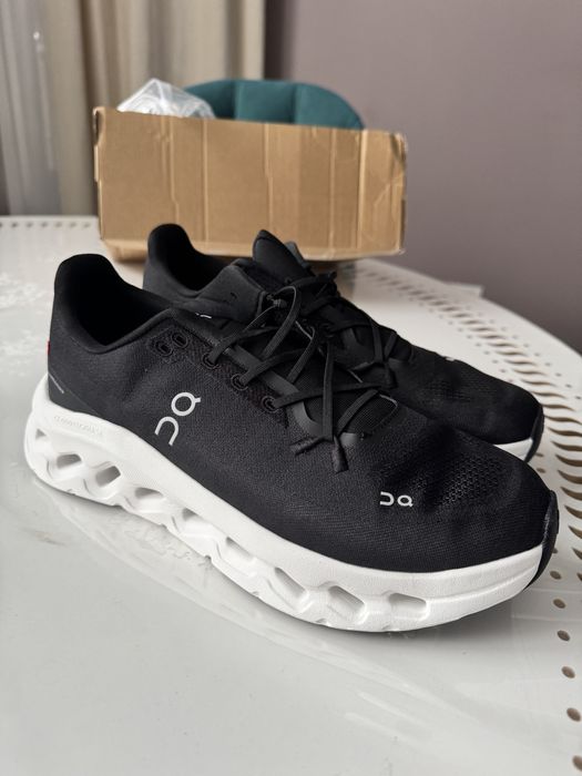 Продам Кроссовки On новые