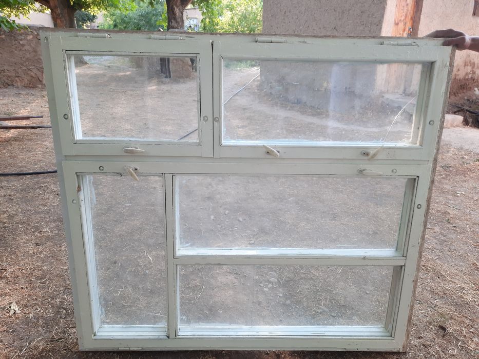 Деразалар ва эшиклар бор